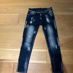 Dsquard2 jeans  - Skick 10/10. Helt nya och oanvända 