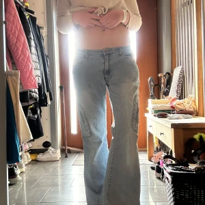Bootcut jeans - Säljer dessa lågmidjade bootcut jeansen,eftersom att dom var för stora på mig. fint skick