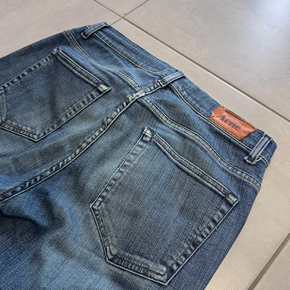 Stiliga acne jeans  Midjemått 39cm  Längd 108cm  . Jeans & Byxor.