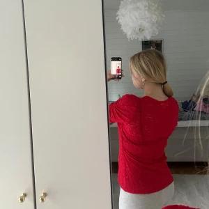 Jul topp - Perfekt tröja till julen. Använd en gång och säljer därför den nu. Storlek S och köpt på Kappahl💞