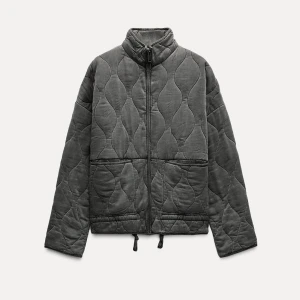 Zara jacka  - Säljer denna populära jacka, använd sparsamt och är i fint skick! Skriv för frågor eller fler bilder💖