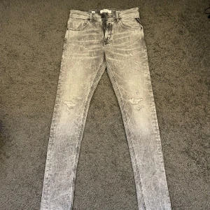 Replay jeans - Feta Replay jeans för bra pris, användt 3 gånger så nästan helt nya. Riktigt snygga släljs för kom aldrig till användning👍💯💶 pris kan diskuteras. Snabb affär=lägre pris👍💯