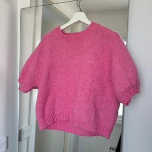 Rosa stickad tröja Zara - Rosa stickad tröja från Zara med puff ärm storlek M💞