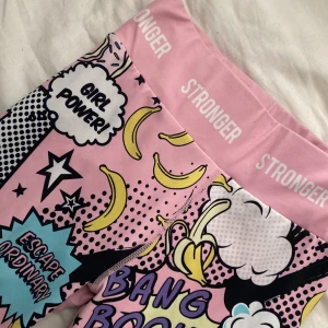 Stronger tights💝 - Jag säljer mina stronger tights för att de inte kommer till användning längre! Strl xxs men de är väldigt stretchiga💓💓 Skriv om du vill ha mer bilder🫶