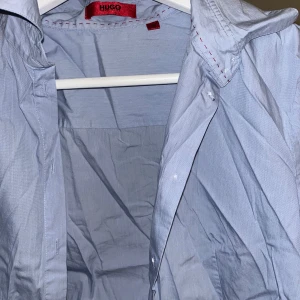 Hugo boss skjorta - Skjorta storlek 36 . Använd 1 gång 