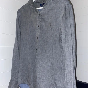 Ralph lauren skjorta - Säljer nu denna extremt snygga Ralph lauren skjorta då den inte kommer till användning under hösten/vintern.