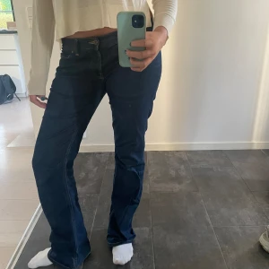 Lågmidjade fornarina jeans - Säljer dessa super snygga fornarina jeans då de tyvärr inte kommer till användning längre🥰