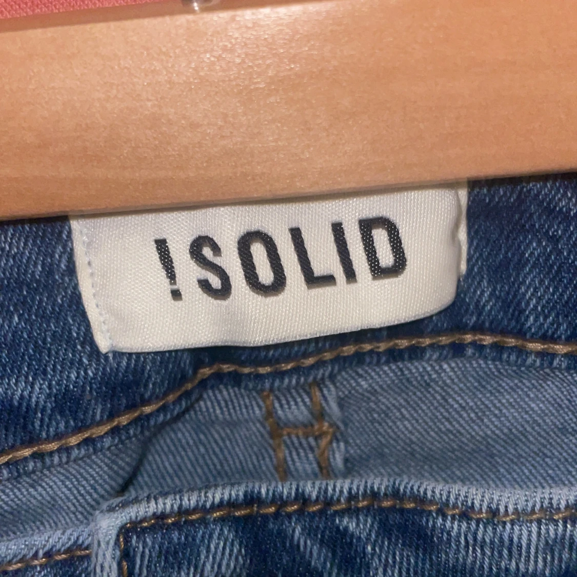 Mörkblåa jeans från Solid. - 91