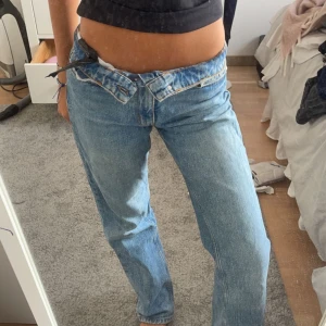 raka jeans zara - raka jeans från zara, midwaist skulle jag säga och sitter bättre på någon med stlk S/34/36 