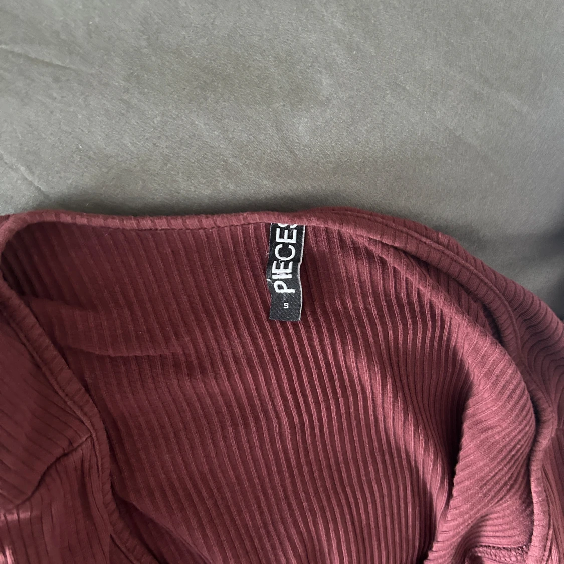 Söt topp med knappar  - 91