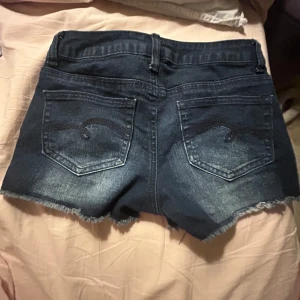Paljett lågmidjade shorts - Snygga