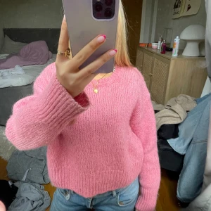 Stickad tröja - Super söt stickad tröja från hm😍💗 knappt använd🥰
