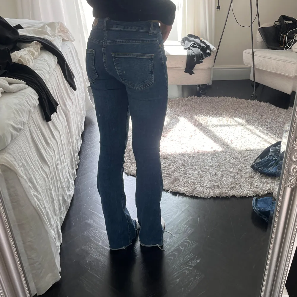 Super fina lowwaist bootcut jeans från Vera Moda🥰. Jeans & Byxor.