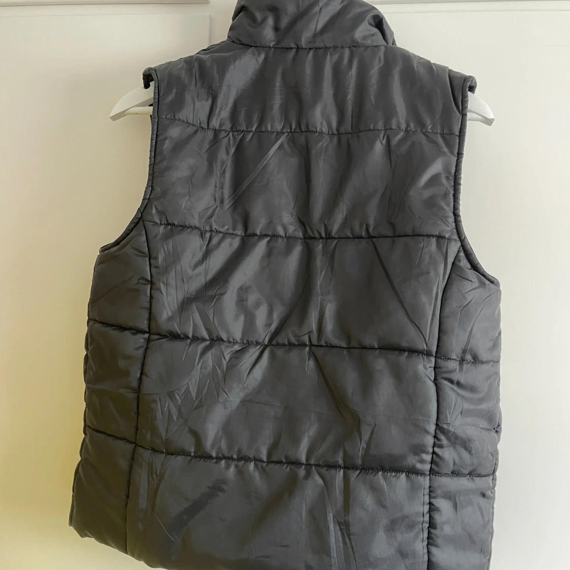 Grå quiltad dunväst - 92