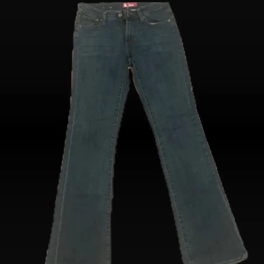 Vintage lågmidjade bootcut jeans. Väldigt bra skick. Jeans & Byxor.