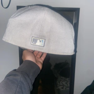 New era - Säljer new era keps då den inte används, säljer för 349:- men ej skrivit i sten