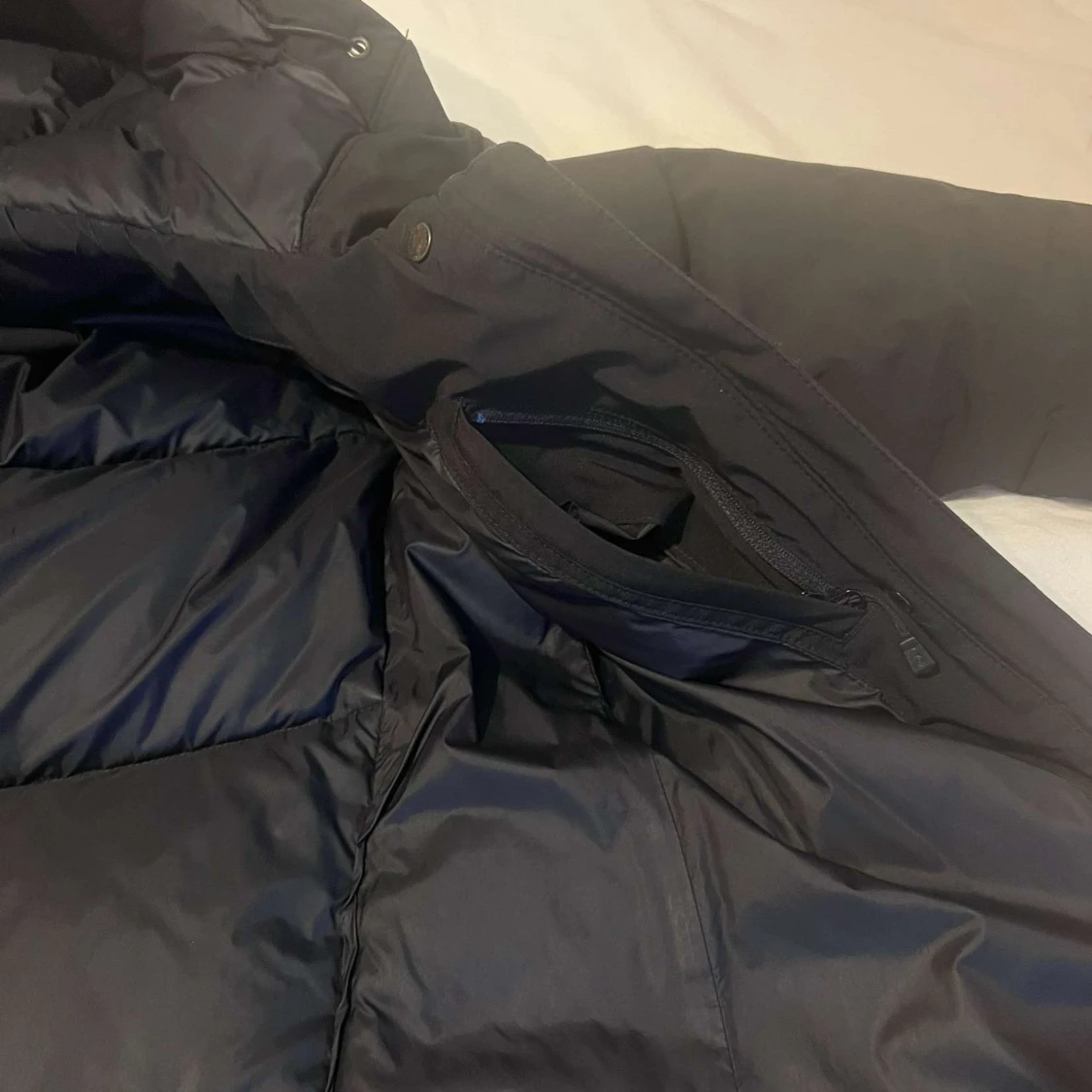 Svart dunjacka från Sail Racing - 93