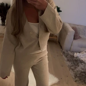 Beige stickat nytt set - Helt nytt det från hm 