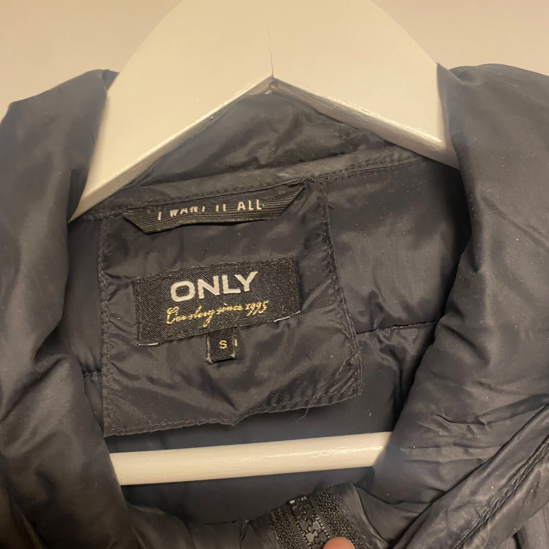 Svart dunväst från Only - 91