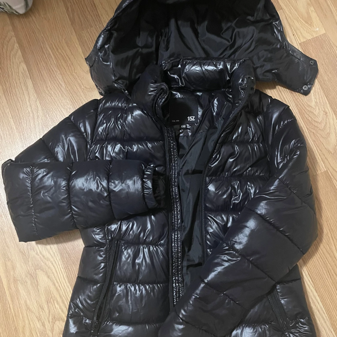 Svart pufferjacka från 157