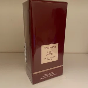 Tom Ford Losy Cherry - Tom Ford Losy Cherry 100 ml, helt ny oöppnad. Nypris 4000kr vårat pris 1399kr. Vid mer information kontakta oss! ✅