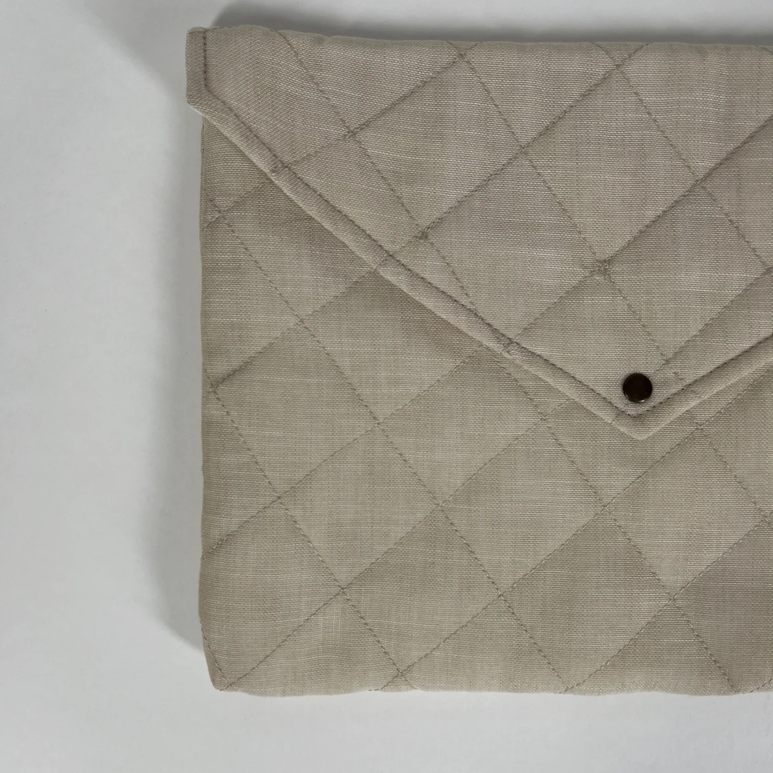 Beige quiltad datorfodral  - 92