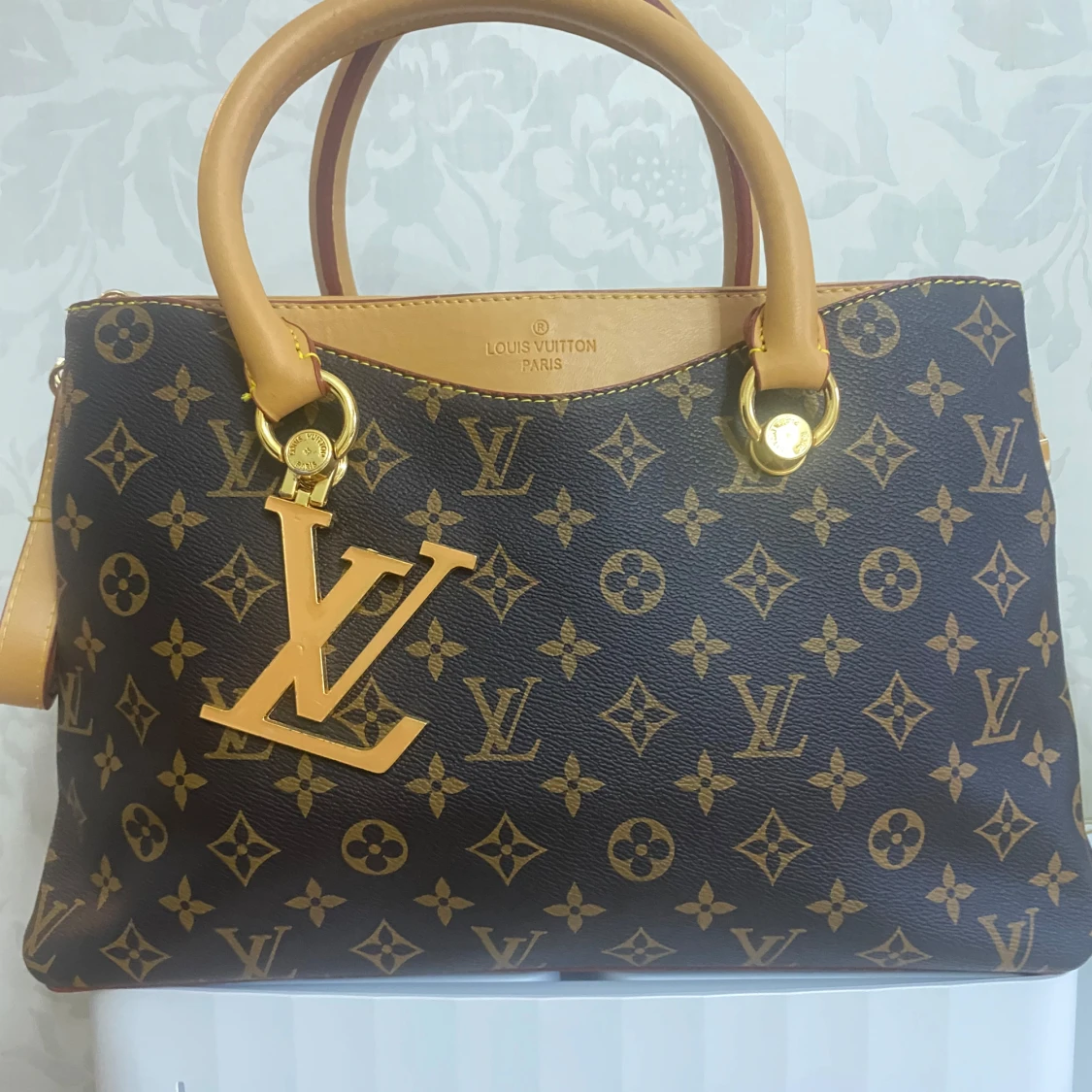 Brun monogram handväska