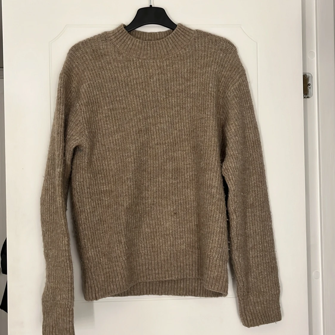 Beige stickad tröja 