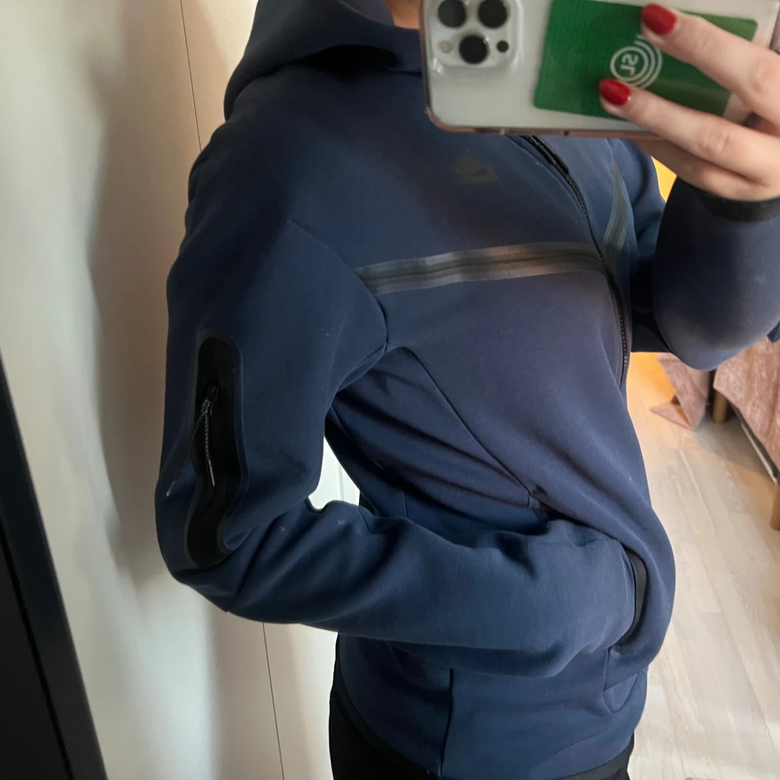 Mörkblå hoodie från Nike - 90