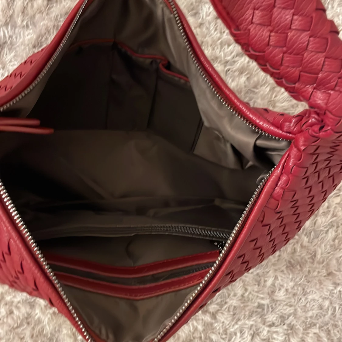 Röd flätad axelväska från YAMZ - 92