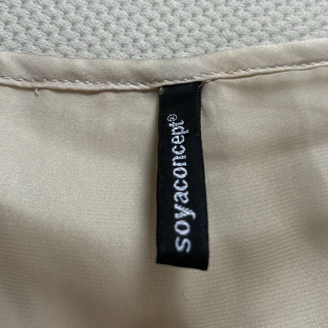 Beige ärmlös klänning från Soyaconcept - 90