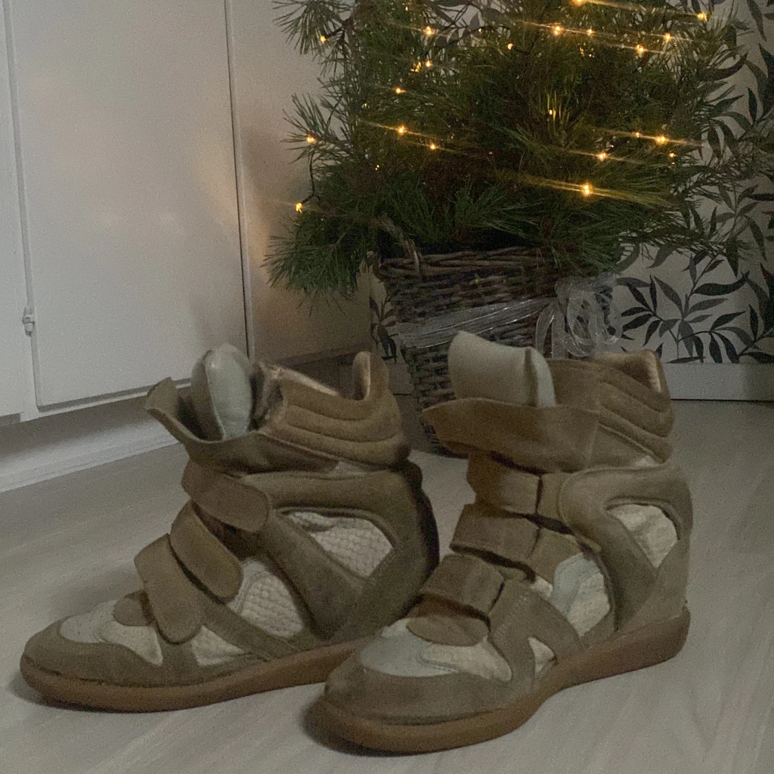 Beige sneakers från Isabel Marant - 90