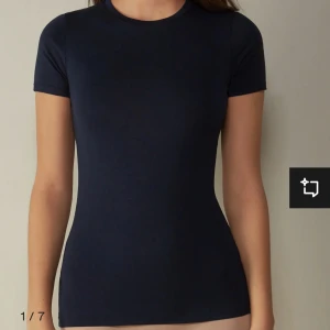 Intimissimi t-shirt  - Snygg intimissimi t-shirt i marinblå💕använd Max 2 gånger💗💗