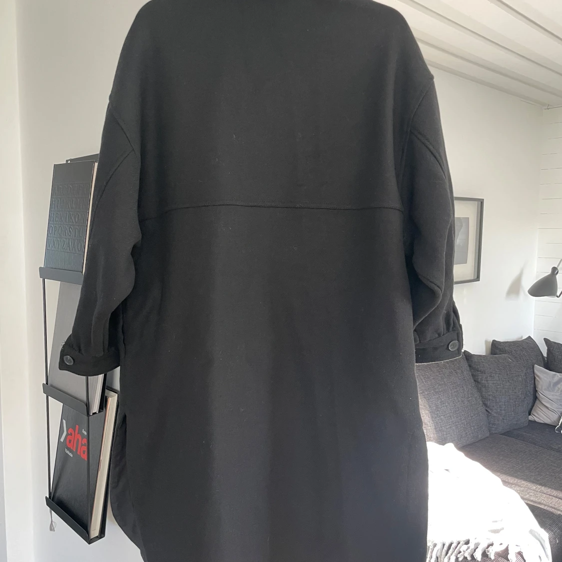 Svart kappa med knappar - 90