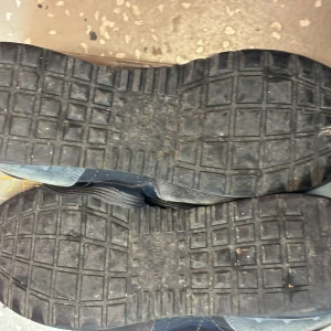 Valentino Garavani sneakers - Valentino rockrunners storlek 44 är i helt okej skick men finns fortfarande liv i dem 