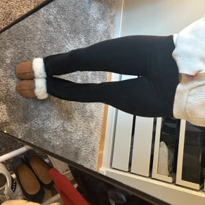 bootcut yoga pants - Populära Jätte snygga och sköna yoga pants i stretchigt material nu pris är 349kr
