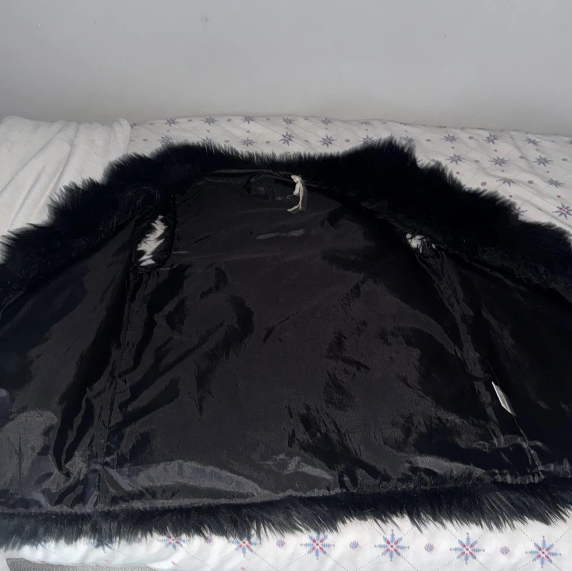 Svart pälsväst - 91