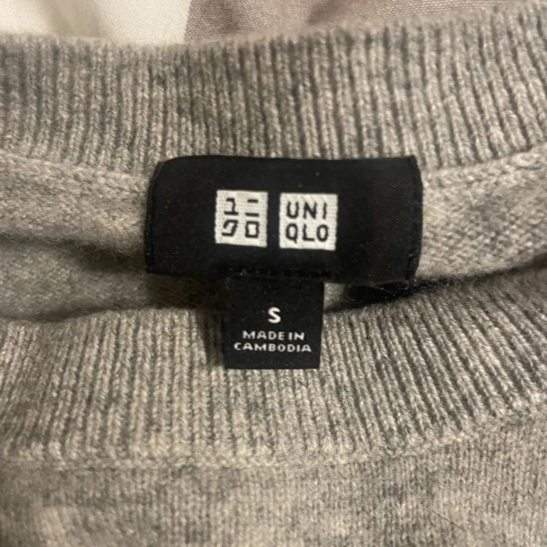Grå kashmirtröja från Uniqlo - 91
