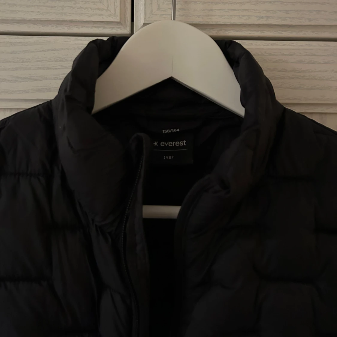 Svart dunväst från Everest - 91