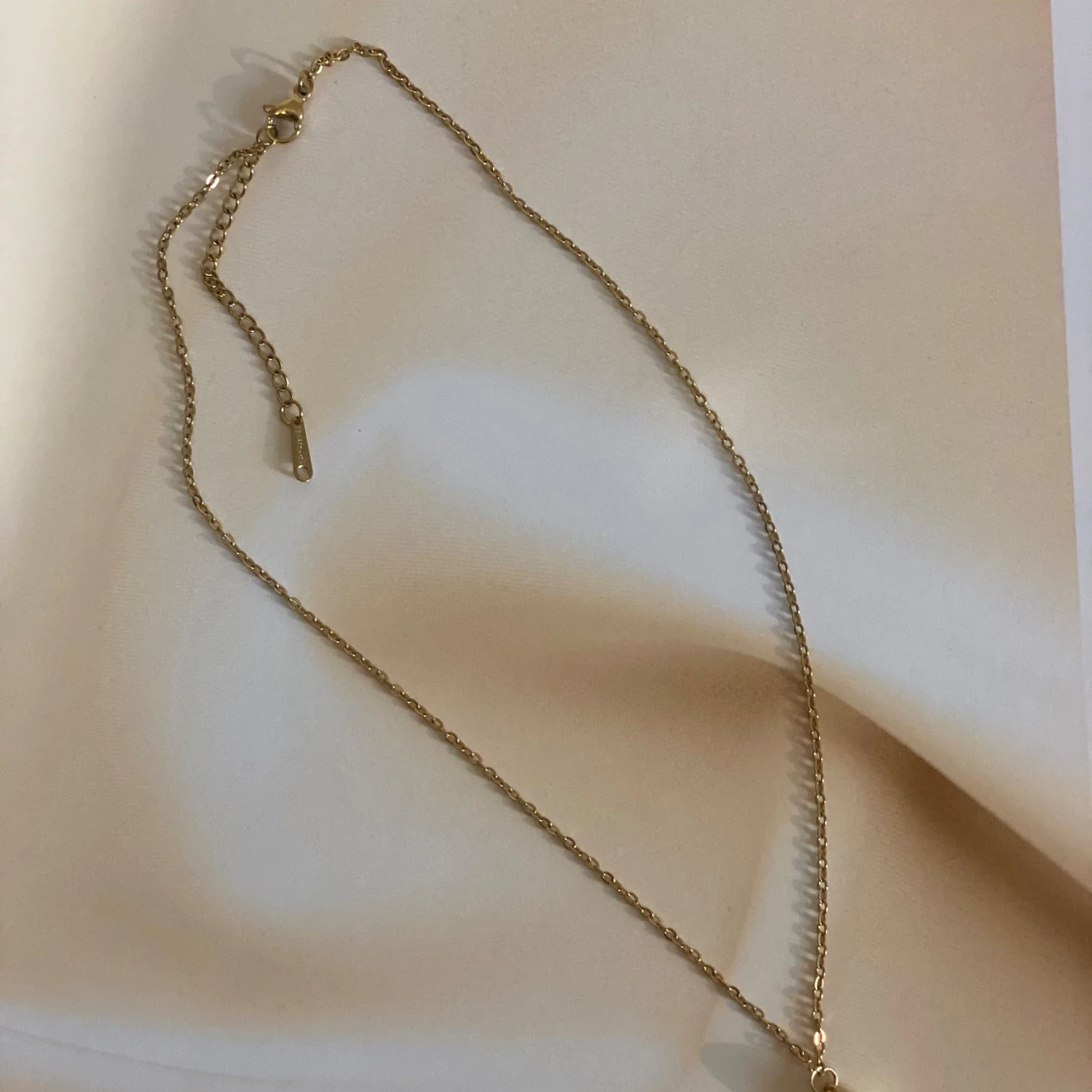 Elegant halsband med pärlhänge/rostfrit stål  - 91