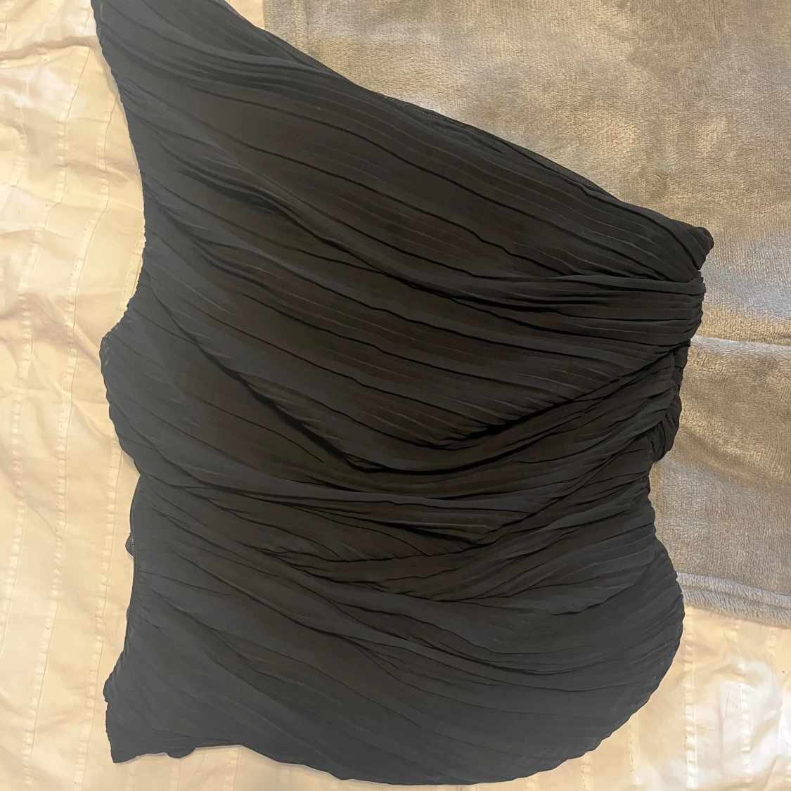 Svart oneshoulder blus från Zara - 91