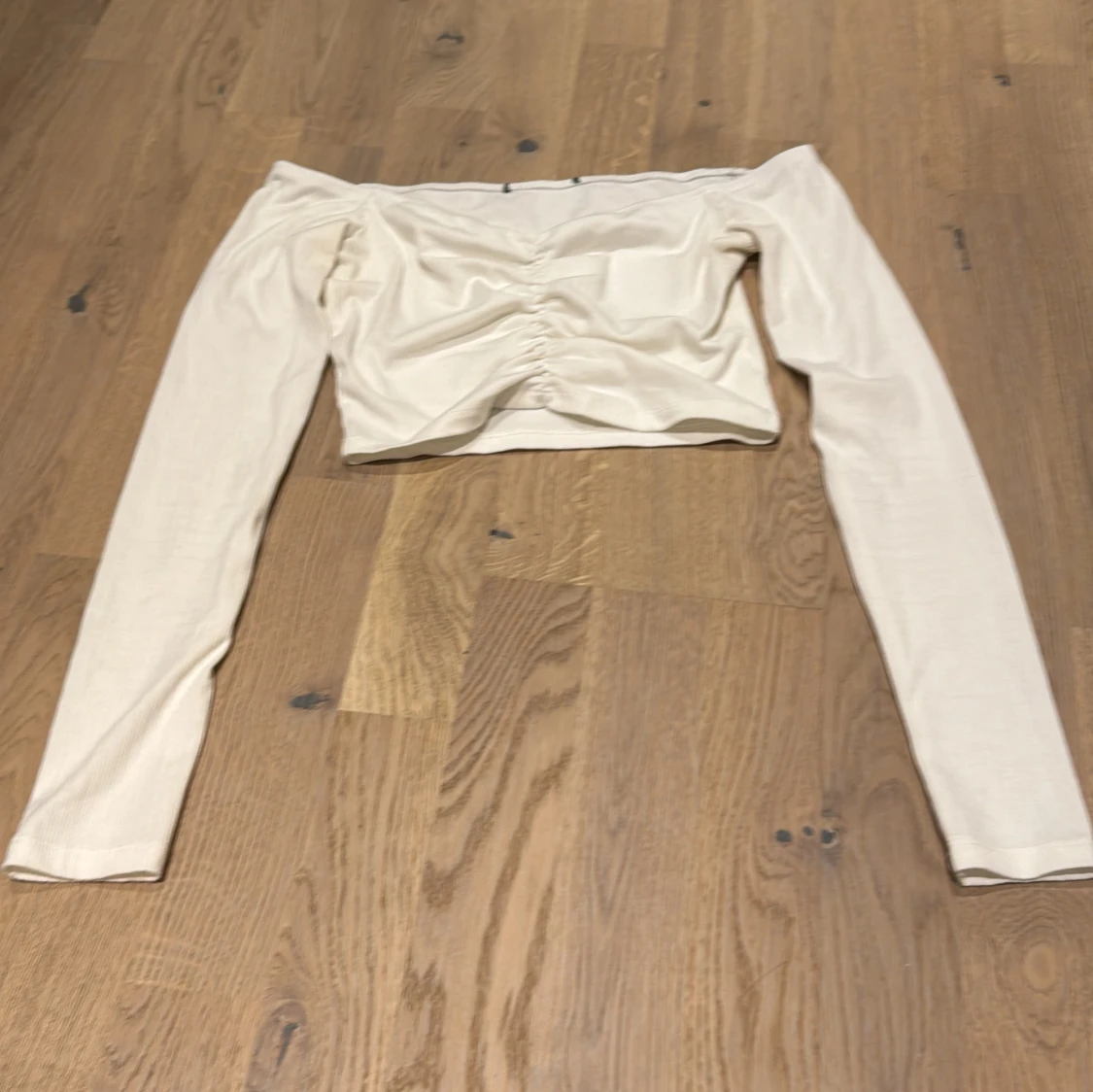 Vit offshoulder topp