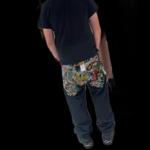 Baggy ED Hardy jeans - Säljer dessa feta ED Hardy jeans, baggy as hell waist 40. Ställ gärna frågor om mått eller priset. Vi kan diskutera priset så att det passar båda två💸💸🙏 fett bra skick inga repor eller något alls. Nypriset på dessa ”Japan” jeans ligger mellan 3-5k