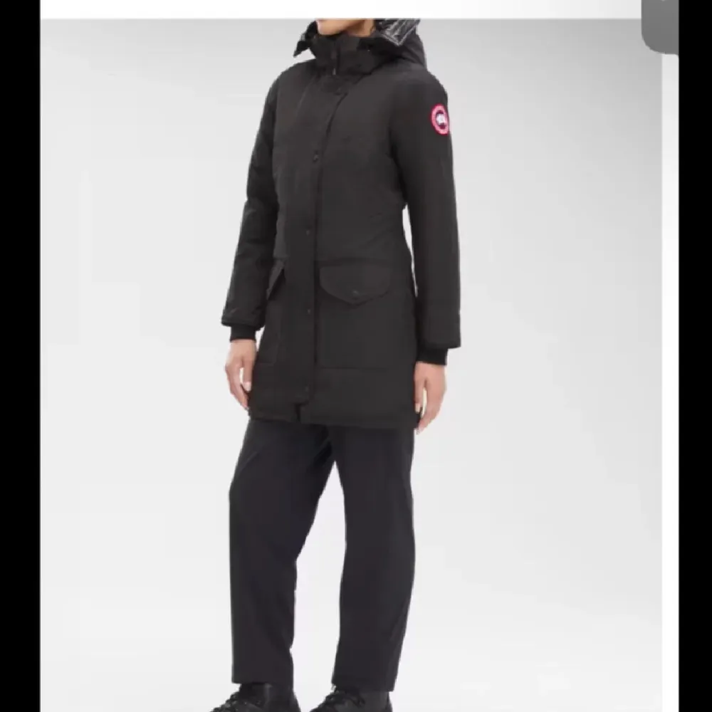 Säljer en svart parkajacka från Canada Goose i mycket bra skick. Jackan är i storlek S men laggar utom problem M också, den är i bra skick, kom privat för fler bilder. Pris kan diskuteras (nypris cirka 16 000. Jackor.