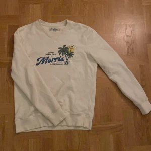 Morris tröja - Tjena!! Säljer den här sjukt snygga tröjan från Morris köpt för 1300 bra skick inga defekter säljer för 299 hör av er vid frågor!!