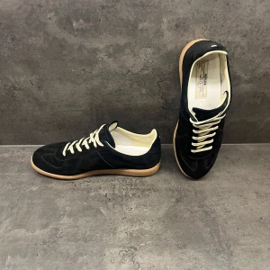 Margiela Gats - Riktigt feta Gats i unik färg. Storlek 43 funkar möjligen till 42-44. Box tillkommer tyvärr inte!