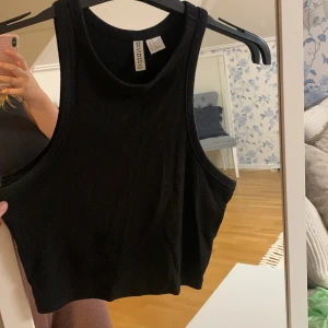 Svart linne  - Svart linne storlek s från HM basics i bra skick🤍