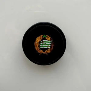 Svart förvaringsdosa med valfri design  - Hammarby dosan ✨ Perfekt för att förvara småsaker eller som en dekorativ detalj. 