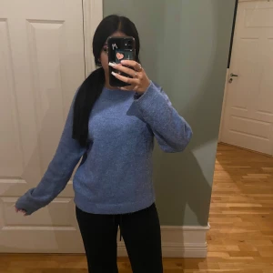 Blå stickad tröja - Mysig blå stickad tröja från asos.