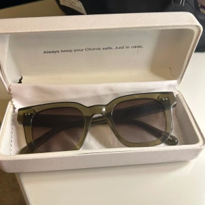 Chimis - Säljer ett par snygga gröna 04or från Chimi i bra skick ❤️❤️